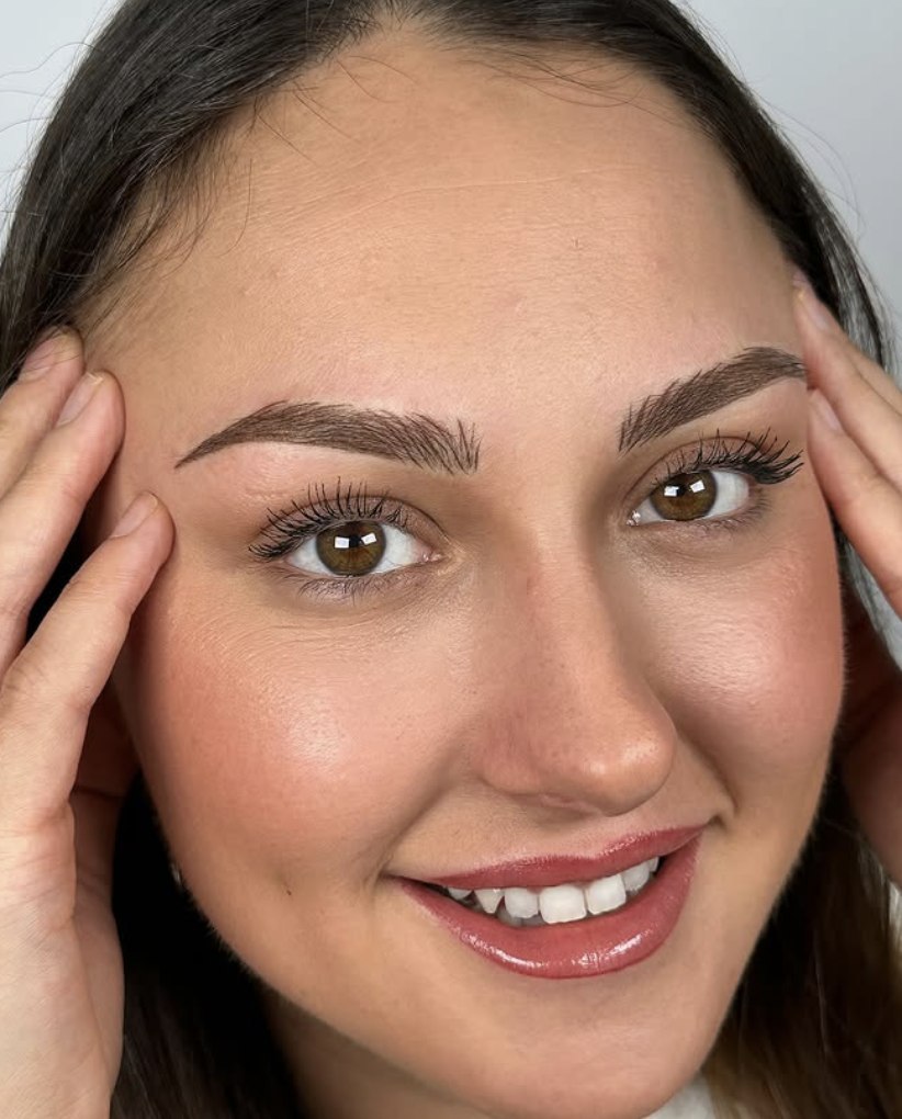 Resultado de cejas con técnica ombré a dos tonos
